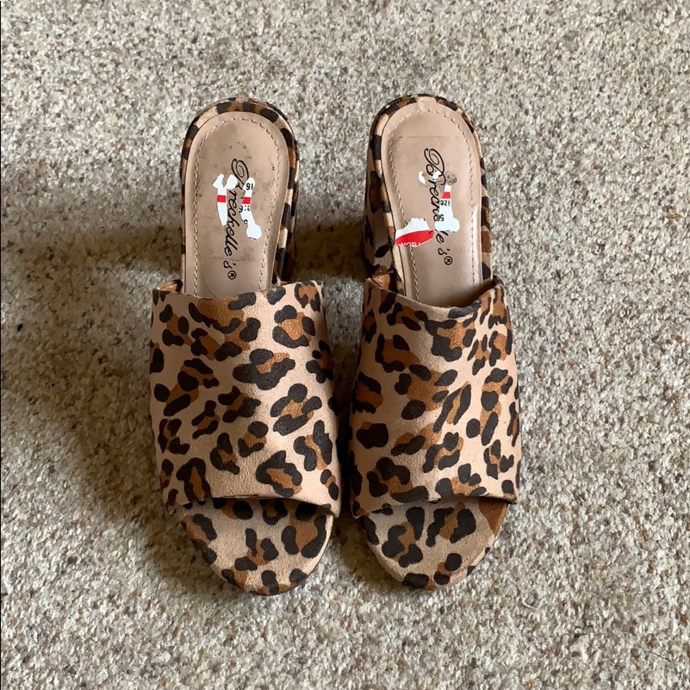 Leopard Sandals!